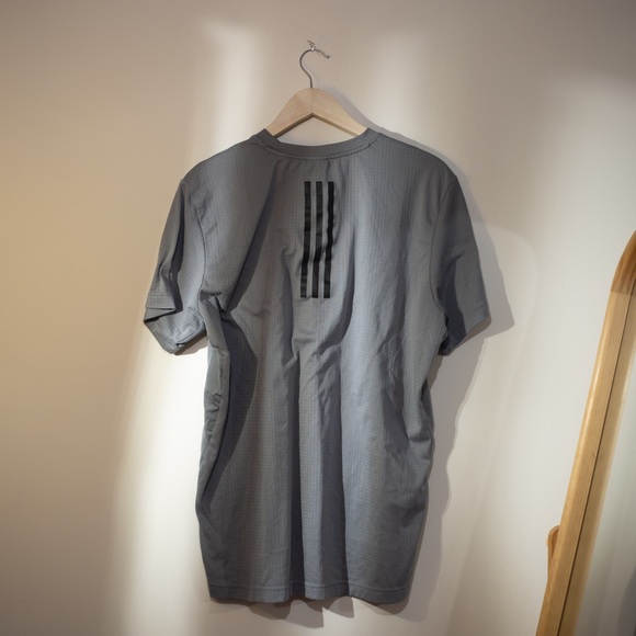 Adidas Athletic Tee in Grey. Size L. - Picture 2 of 2
